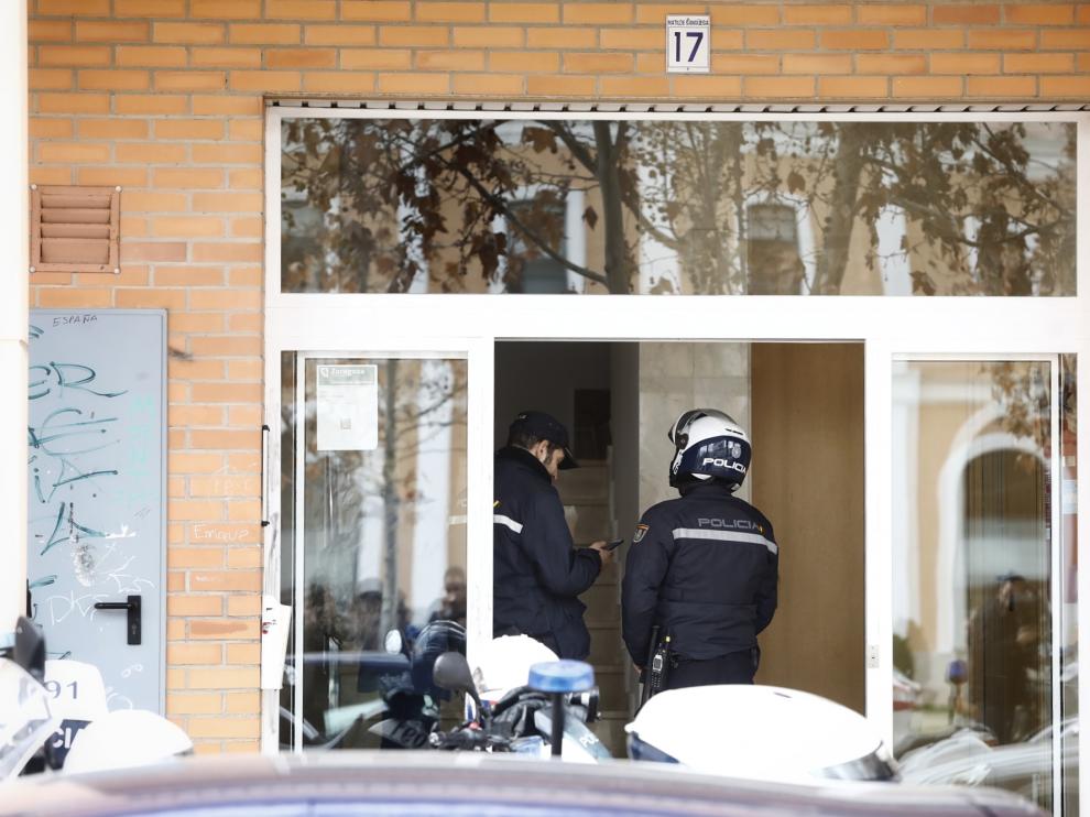 Un hombre acuchilla a una joven a la puerta de su casa en Zaragoza