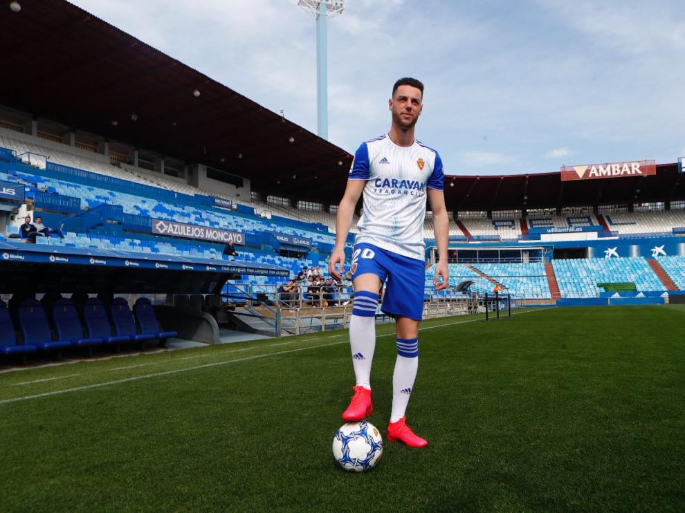 Burgui, con el uniforme del Real Zaragoza, a las 13.30 de este jueves en La Romareda.