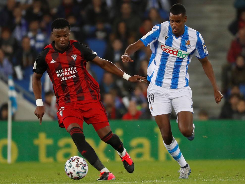 Jugada del Partido entre la Real Sociedad y el Mirandés.