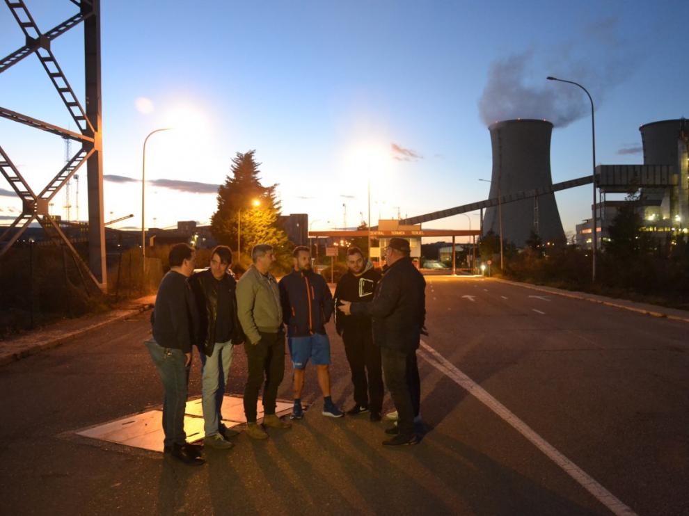 Los trabajadores de la térmica, horas antes de que la planta detuviera su producción