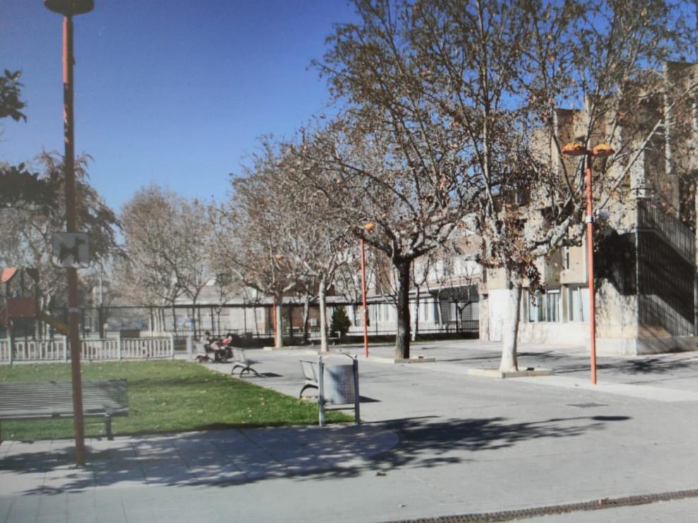 A la izquierda, el terreno en el que se construirá la ampliación del ayuntamiento.