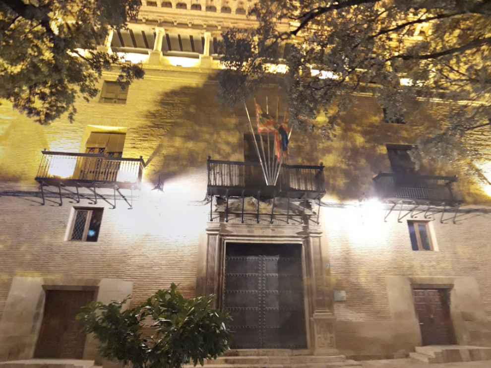 Fachada del Ayuntamiento de Huesca.