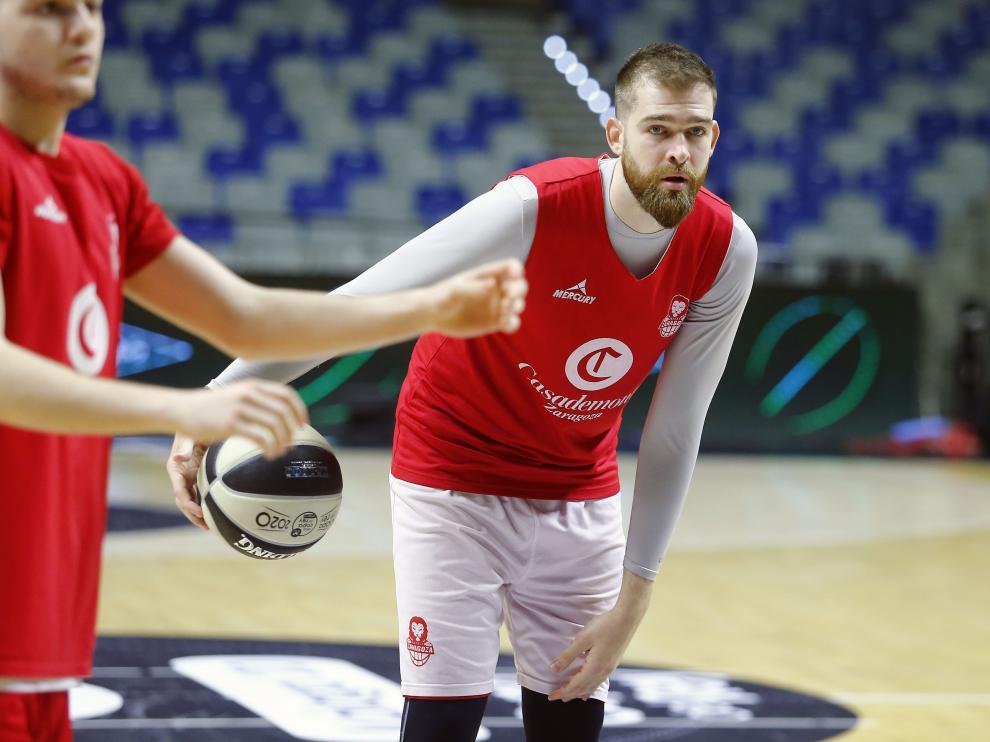 Nemanja Radovic, en el entrenamiento de este viernes en el Martín Carpena de Málaga.