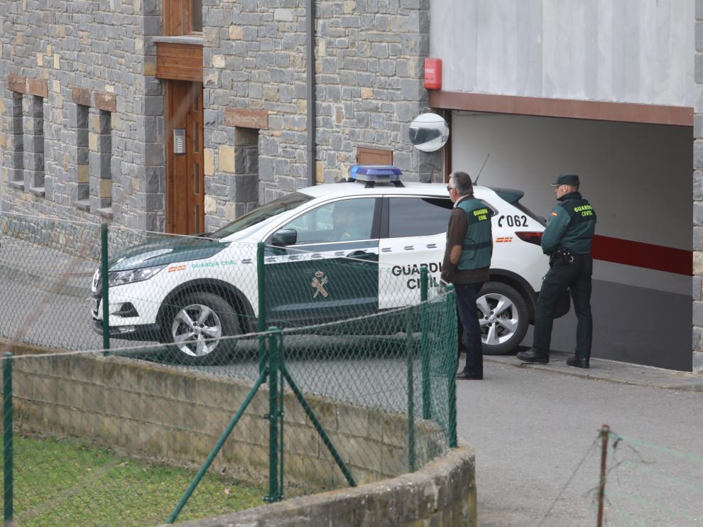 La Guardia Civil traslada a Broto a la exnovia del joven acuchillado para la reconstrucción del suceso