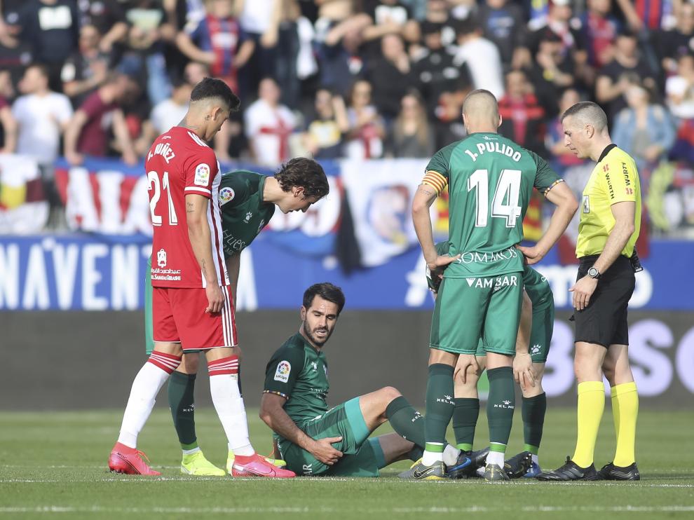 Pablo Insua, lesionado en el partido con el Almería