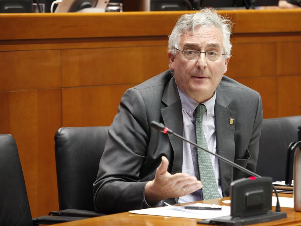 El consejero de Agricultura, Joaquín Olona, ayer en la comisión de las Cortes