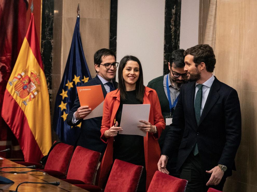 Reunión entre Arrimadas y Casado.
