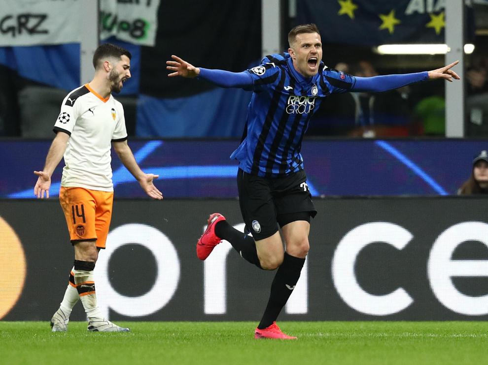 Ilicic celebra uno de los goles con los que el Atalanta ha superado al Valencia.