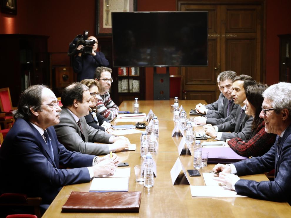 Empresarios, DGA y Renfe se han reunido este miércoles en la Cámara de Zaragoza para tratar las reivindicaciones de Aragón sobre el AVE.