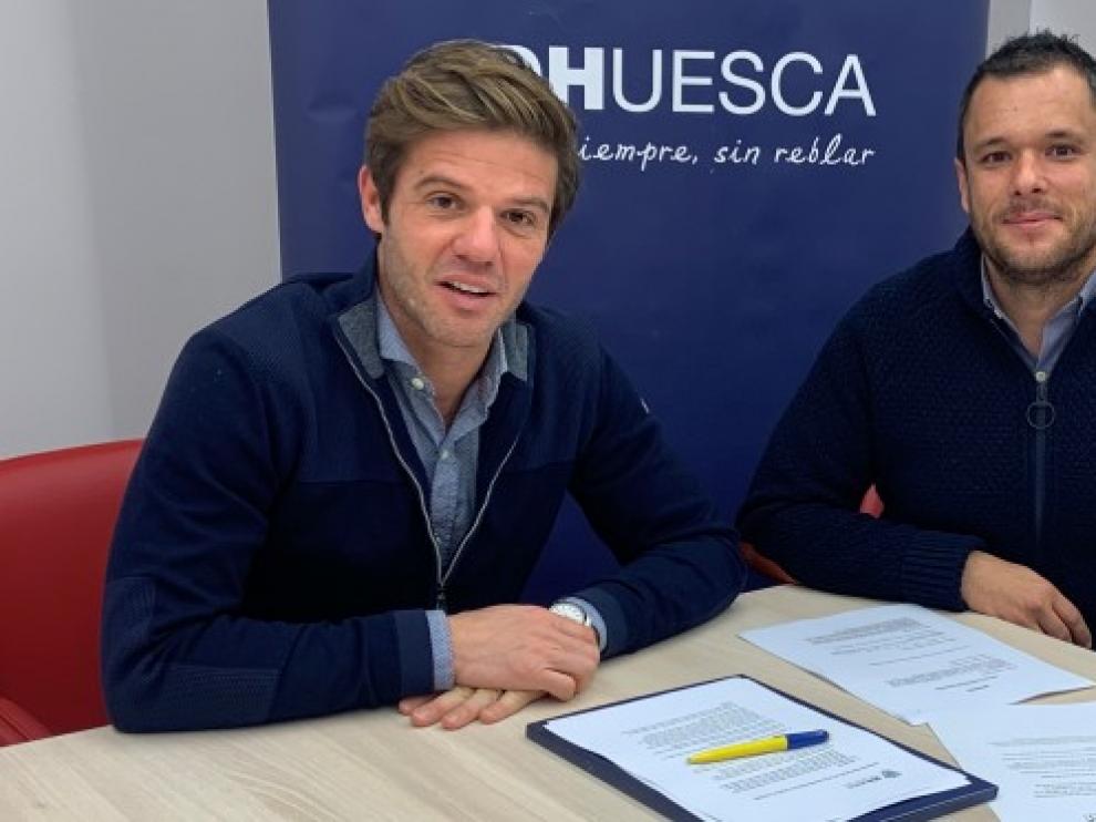 El consejero Agustín Pueyo, con Emilio Tolosana.