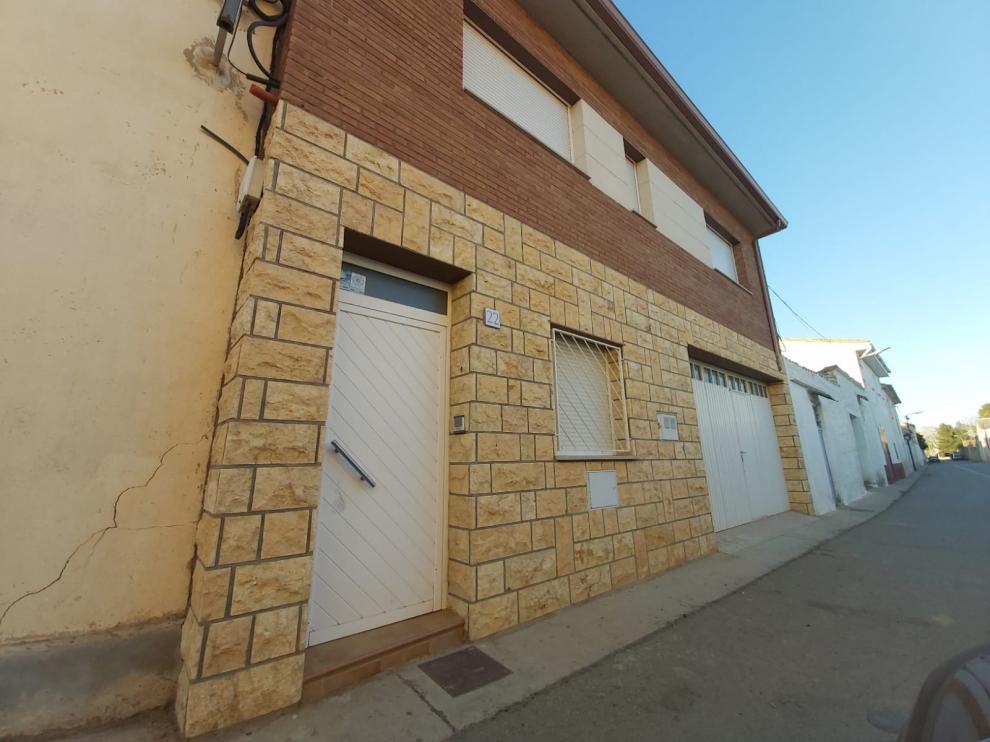 Una casa de turismo rural en Longares fue utilizada por los delincuentes como escondite y la Guardia Civil los sorprendió a las 6.05 de ayer, cuando los detuvo.