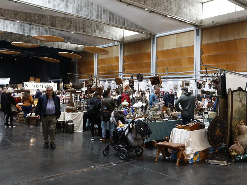 Feria de antigüedades en la Multiusos.
