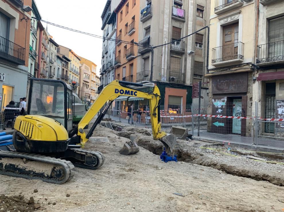 En este cruce de la calle Goya con el Coso las obras sí estarán listas para permitir el paso de las procesiones.