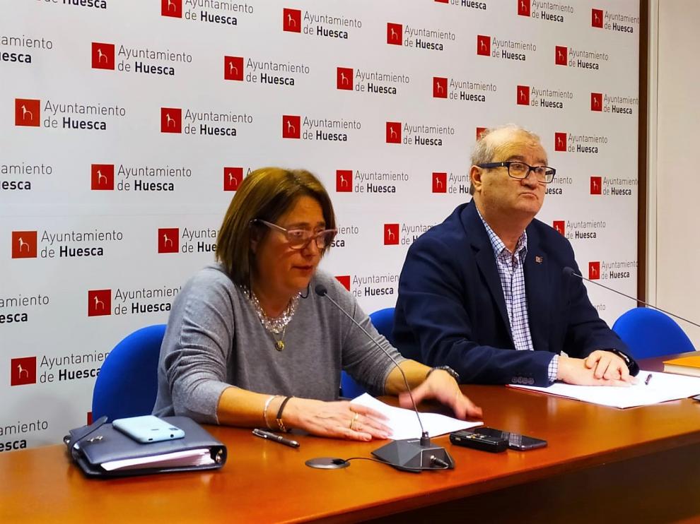 Rosa Gerbás y José María Romance durante la rueda de prensa sobre el área de Contratación