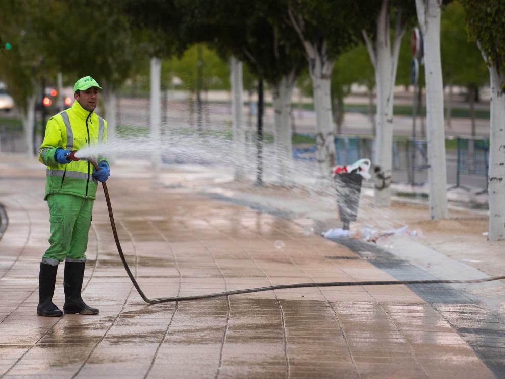 Limpieza en el recinto ferial de Valdespartera en las últimas fiestas del Pilar.