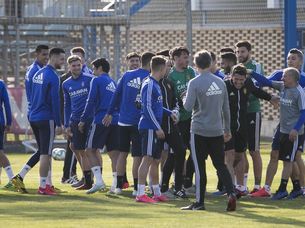 Cristian Álvarez, en el entrenamiento de este martes en la Ciudad Deportiva en una piña junto a sus compañeros.