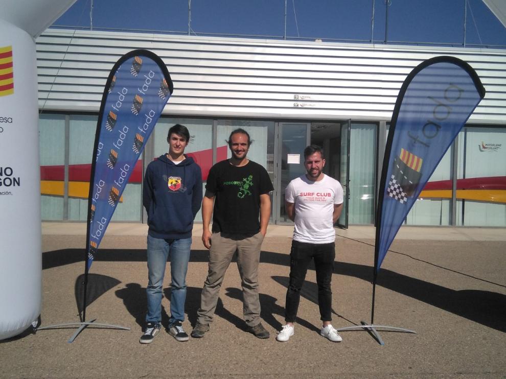 Los zaragozanos Pablo Moreno y Adrián Barroeta y caspolino Jesús Muñoz, en el circuito de karting de Motorland