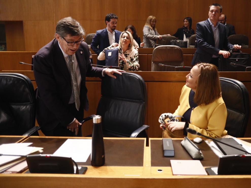 Aliaga, este jueves en el pleno de las Cortes junto a la consejera de Presidencia, Mayte Pérez