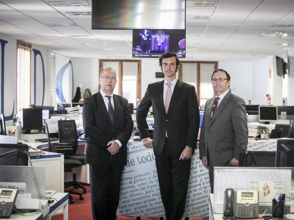 Los tres expertos economistas debatieron en una mesa celebrada en la redacción de HERALDO.