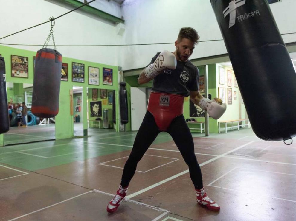 El boxeador Ezequiel Budría en un gimnasio de Zaragoza.