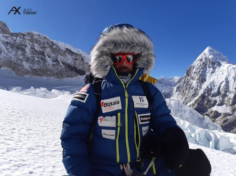 El montañero vasco Álex Txikon tendrá que decir adiós a su intento invernal en el Everest