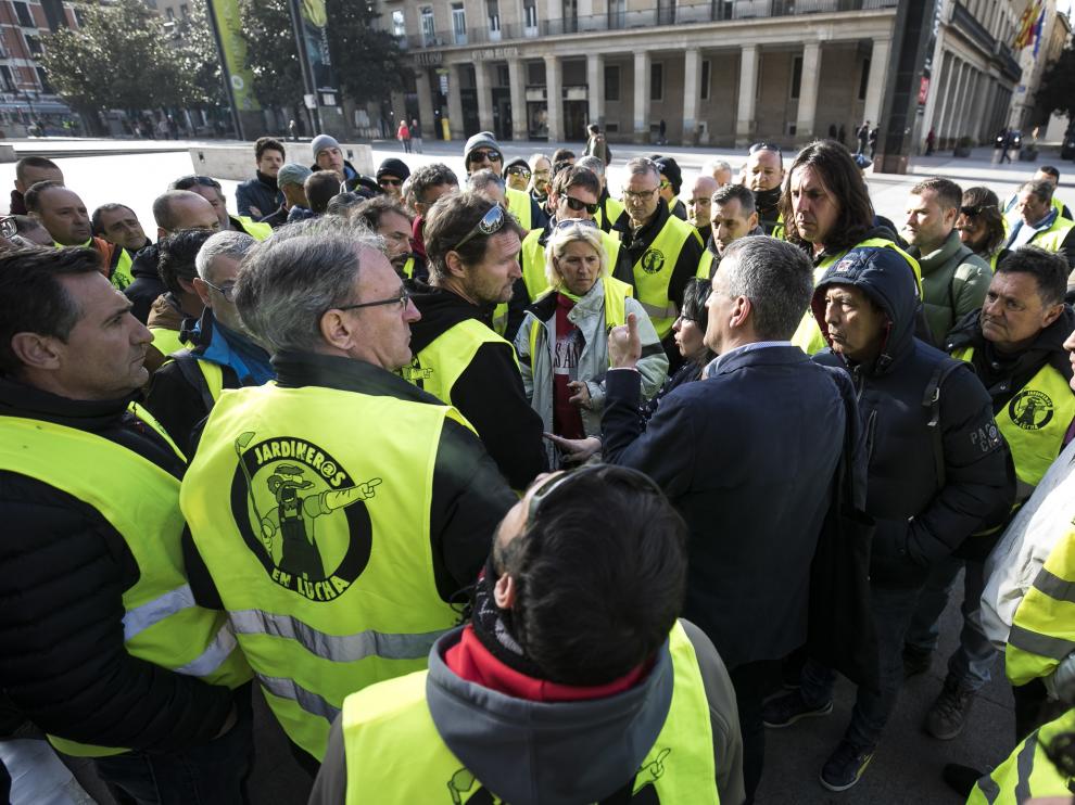 Tensión en el pleno del Ayuntamiento con un grupo de trabajadores de FCC