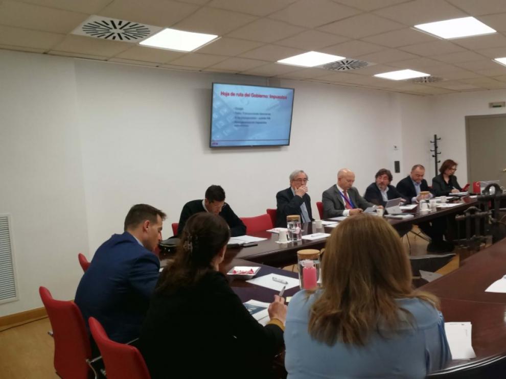El presidente de la FEMZ, Javier Ferrer, en la reunión convocada ayer para empezar a negociar el convenio colectivo provincial de la industria siderometalúrgica en Zaragoza.
