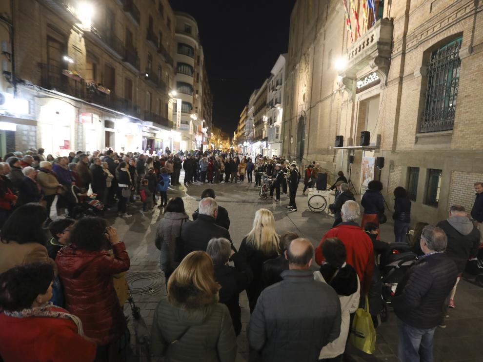 La actuación de la Dixie Rue del Percebe ha llenado el Coso.