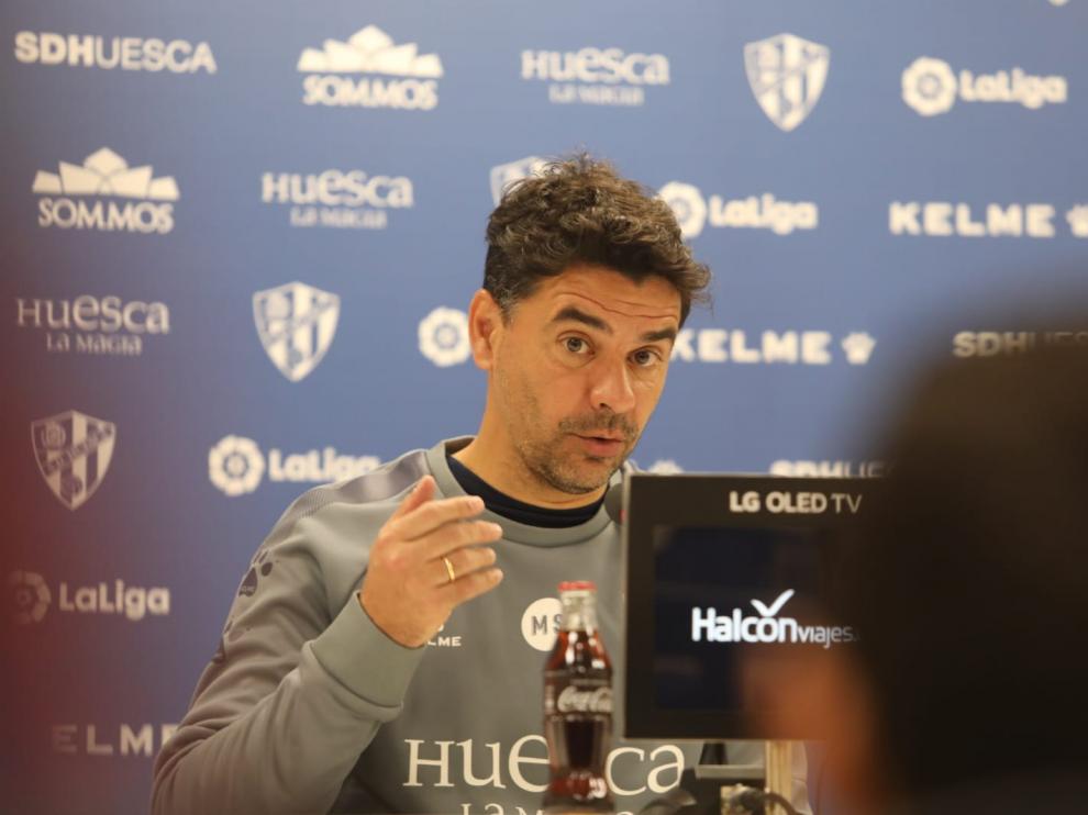 Míchel, durante la comparecencia de prensa de este viernes en El Alcoraz.