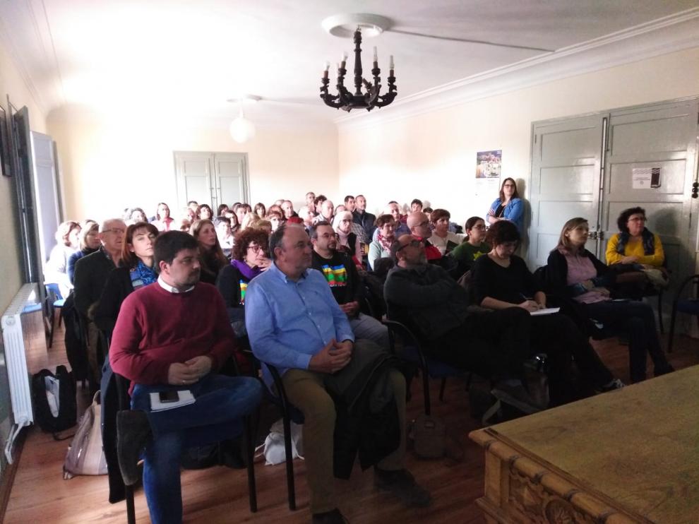 Público asistente a la jornada sobre la despoblación celebrada en el Ayuntamiento de Perales del Alfambra.