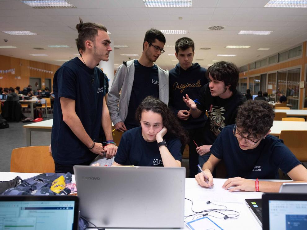 Trabajo en equipo en el Google Hash Code celebrado el 20 de febrero en la Escuela de Ingeniería y Arquitectura de Zaragoza.