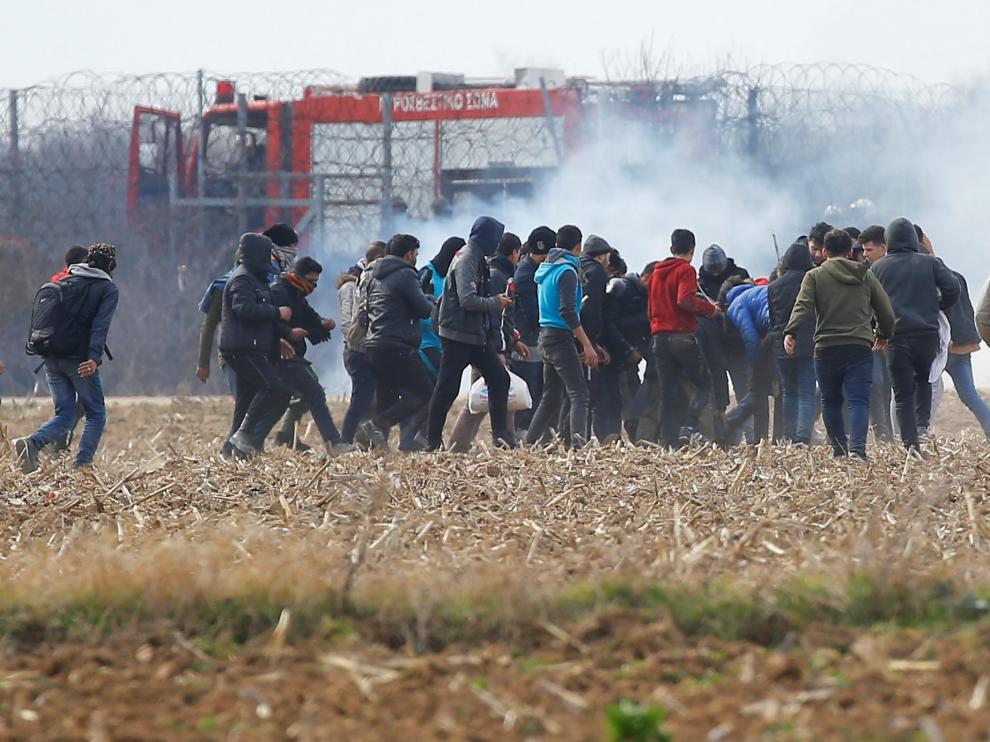 Decenas de inmigrantes cerca del paso fronterizo de Pazarkule