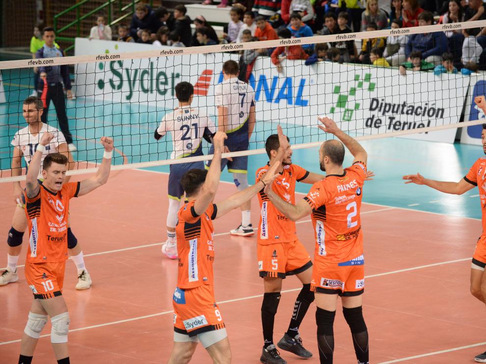Victoria del CV Teruel ante la Textil Santanderina, lo que le coloca en segunda posición.
