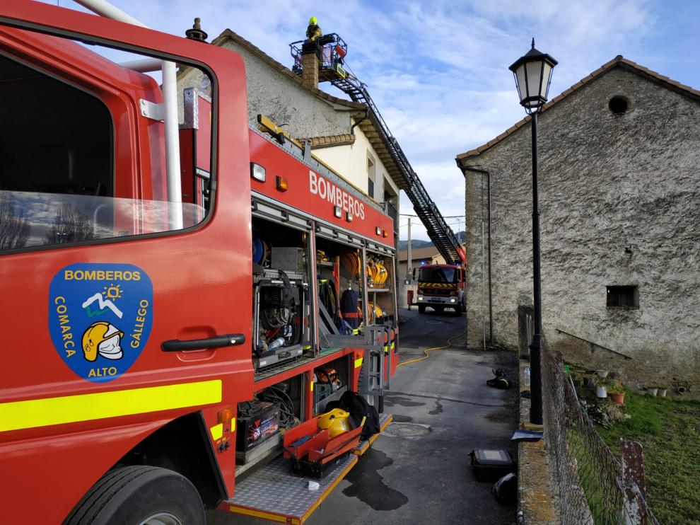 Incendio en una chimenea de Yebra de Basa, sin heridos.