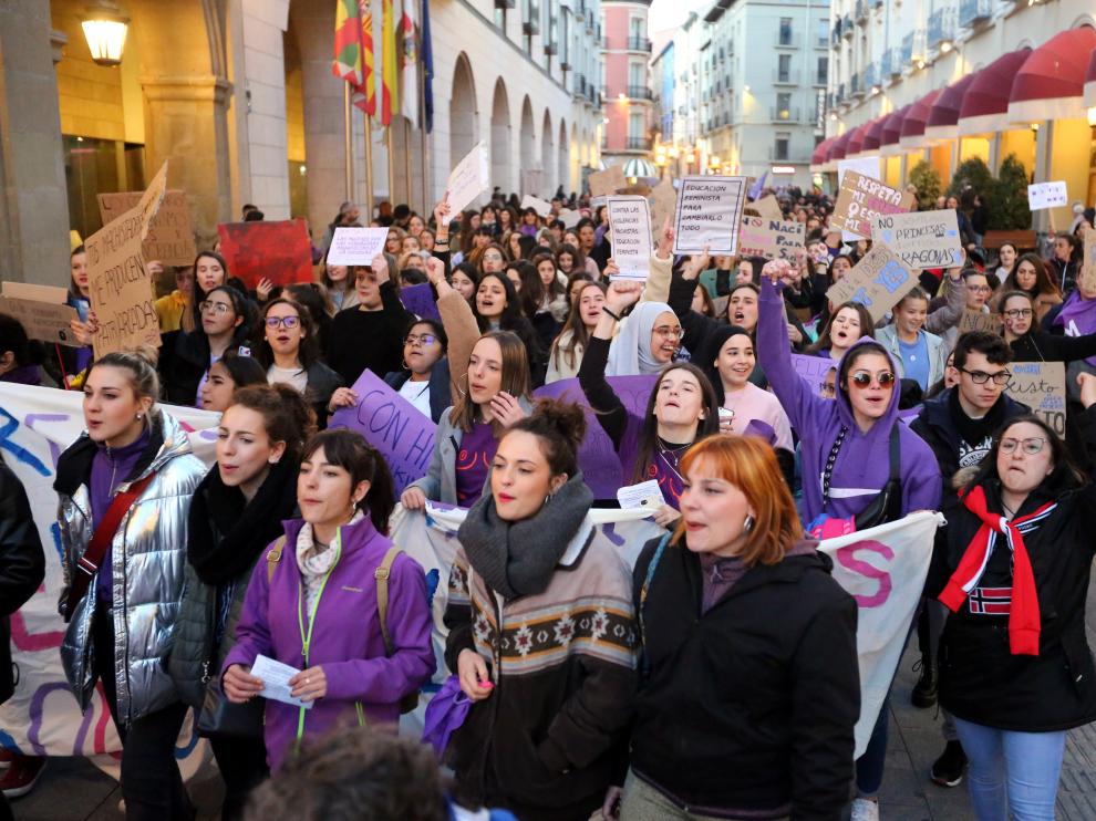 Manifestación del 8-M en las calles de Huesca.