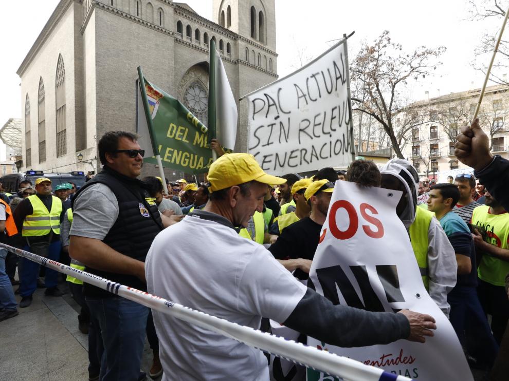 La manifestación a pie del campo aragonés toma el centro de Zaragoza