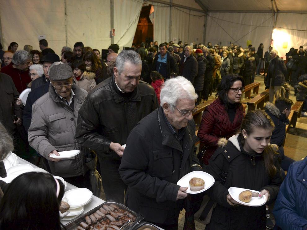 El programa incluye una merienda para los mayores en la carpa y sesiones de baile.