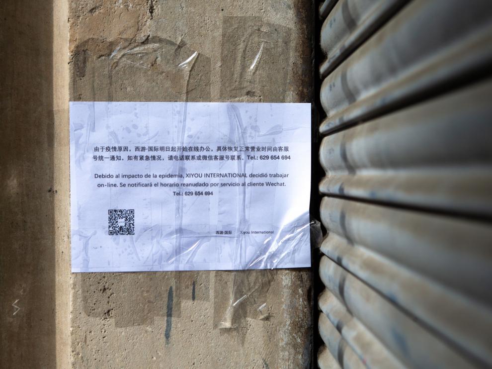 La comunidad china cierra sus negocios en Barcelona y deja a los niños en casa.