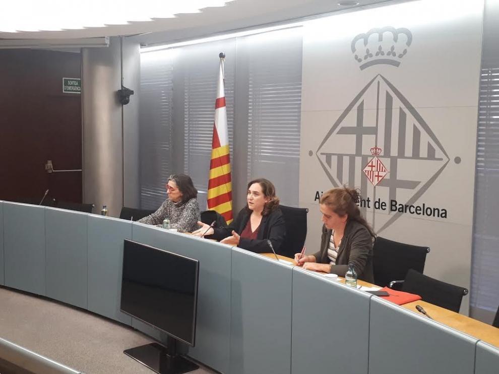 La alcaldesa de Barcelona, Ada Colau, en una comisión celebrada este martes por el coronavirus en Barcelona.