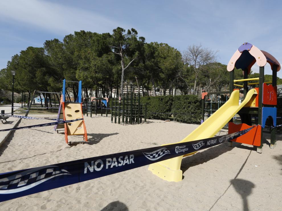 Ambiente en Zaragoza, tras el cierre de parques infantiles y otras medidas para frenar el coronavirus.