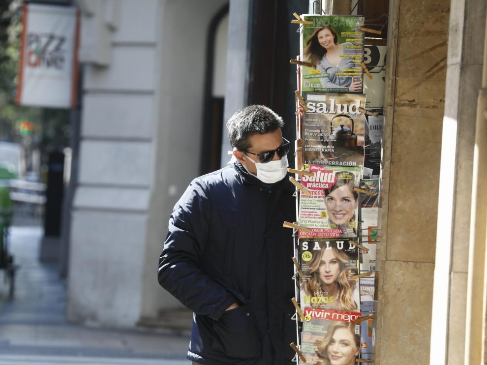 Zaragoza ha presentado este domingo un aspecto inusual tras la entrada en vigor de las restricciones a la circulación por el coronavirus.
