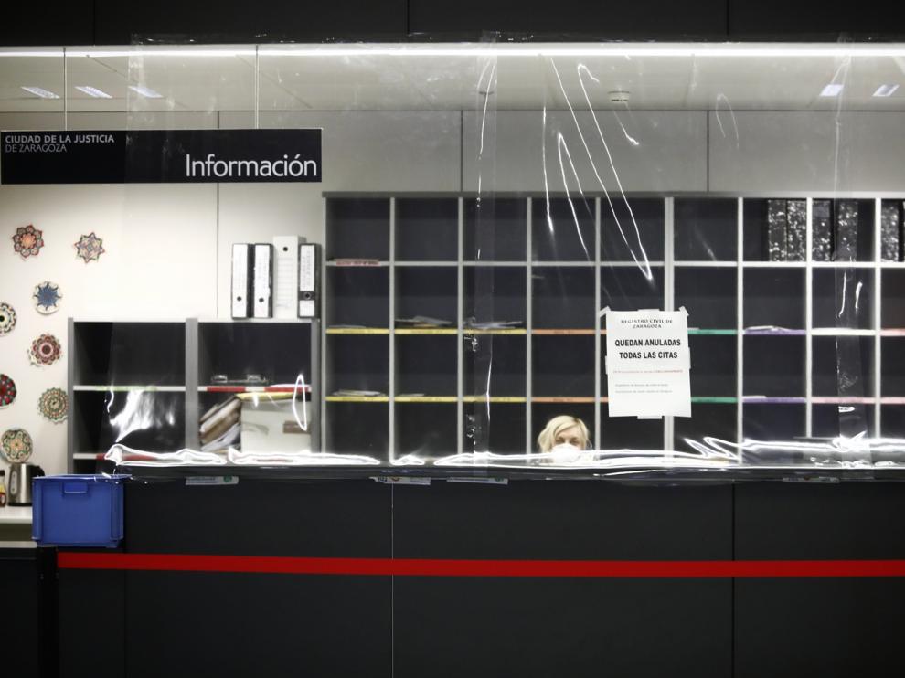 La Ciudad de la Justicia prácticamente vacía en el primer día laboral en estado de alerta.