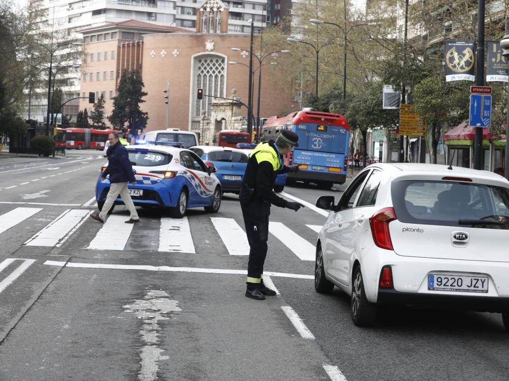 Controles policiales en Zaragoza por el coronavirus.