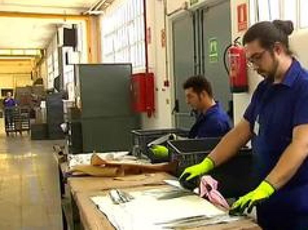 Este martes el Consejo de Ministros dará respuesta económica a la grave crisis que ha desatado la pandemia del COVID-19. El Gobierno dará luz verde a un segundo paquete de medidas económicas en el que se incluyen la concesión de avales para empresas, flexibilidad para ajustar temporalmente las plantillas y aportar la investigación de vacunas.