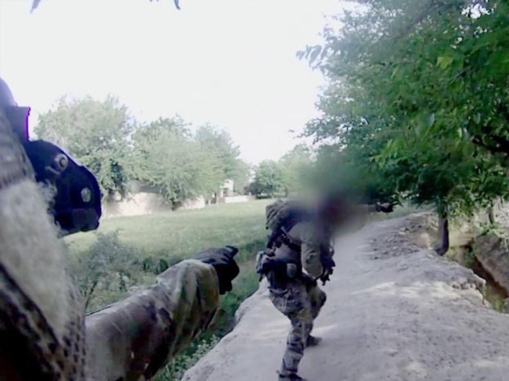 Fotograma del vídeo de un militar australiano matando a un civil desarmado en Afganistán