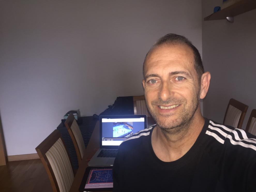José Francisco Nolasco, trabajando desde su casa.
