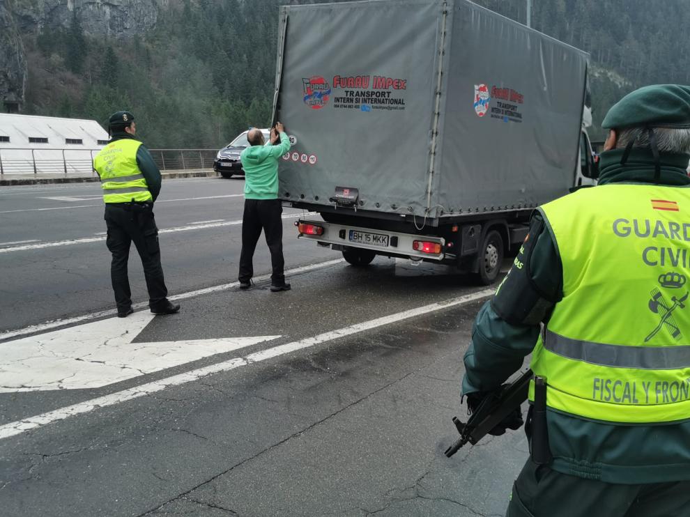 La Guardia Civil blinda la frontera del Somport
