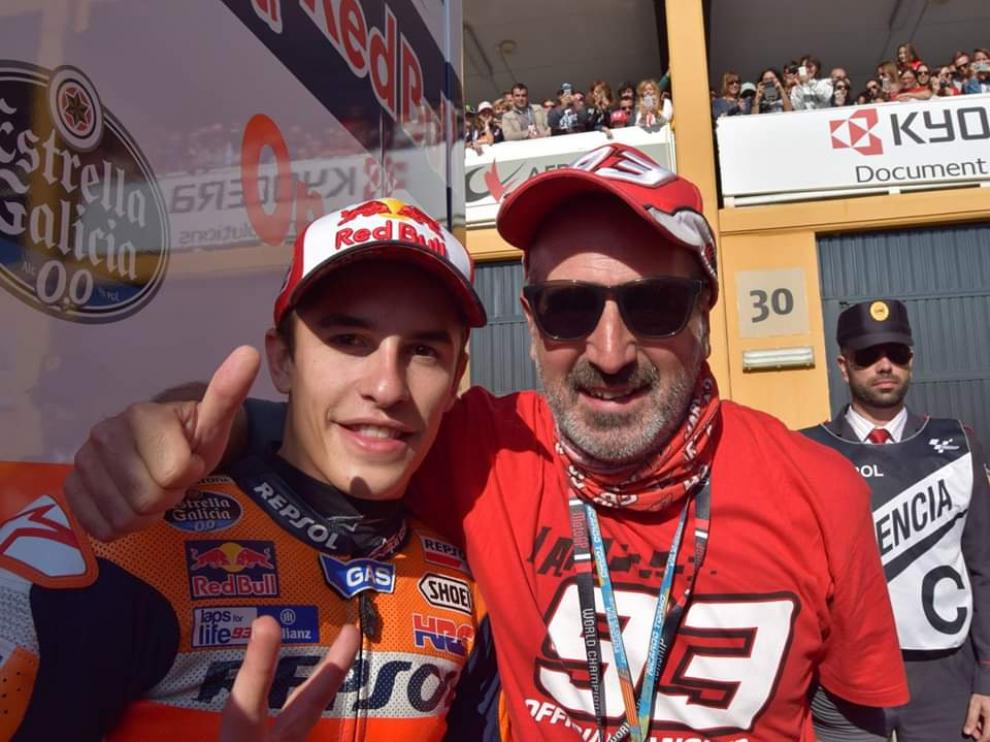 Pedro Sancho Mañanet, con el campeón del mundo Marc Marquez.