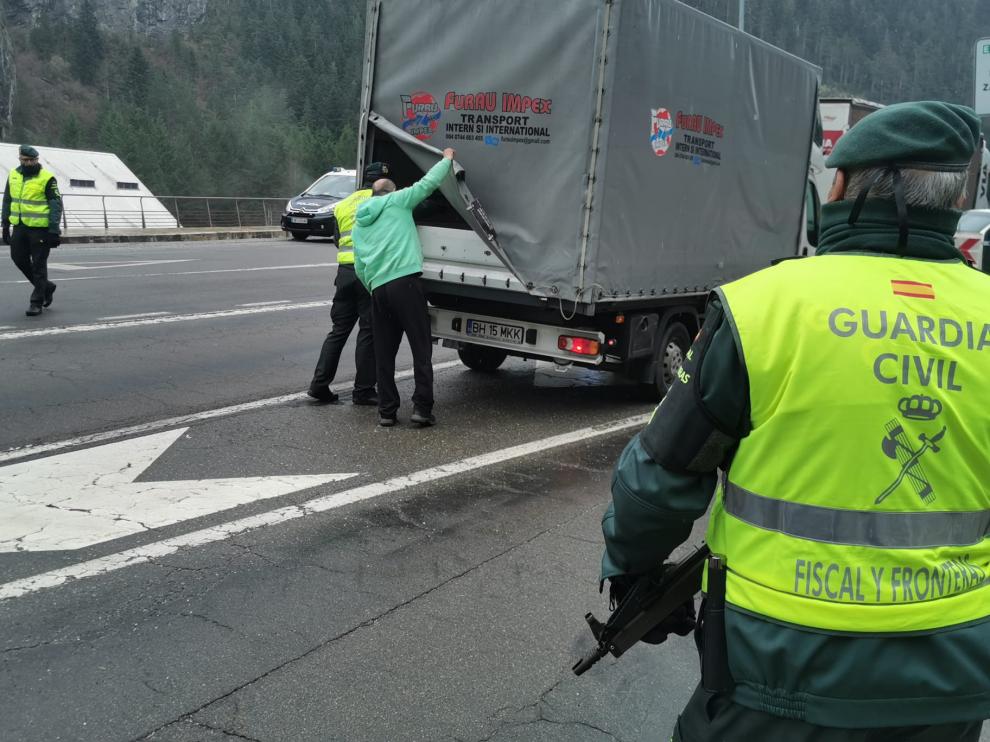 La Guardia Civil blinda la frontera del Somport