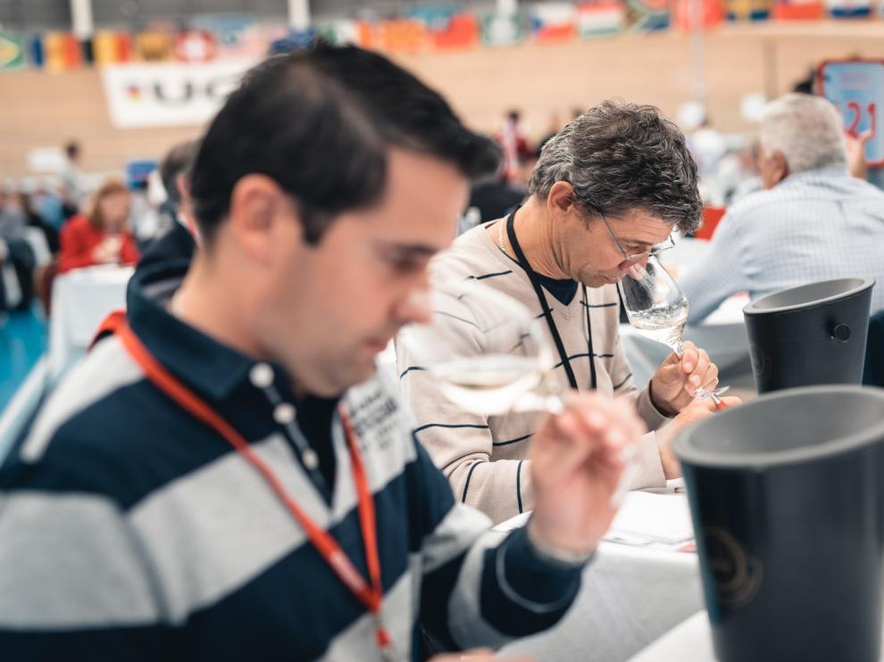 Catadores en el Mundial de Bruselas de 2019, celebrado en Aigle (Suiza).